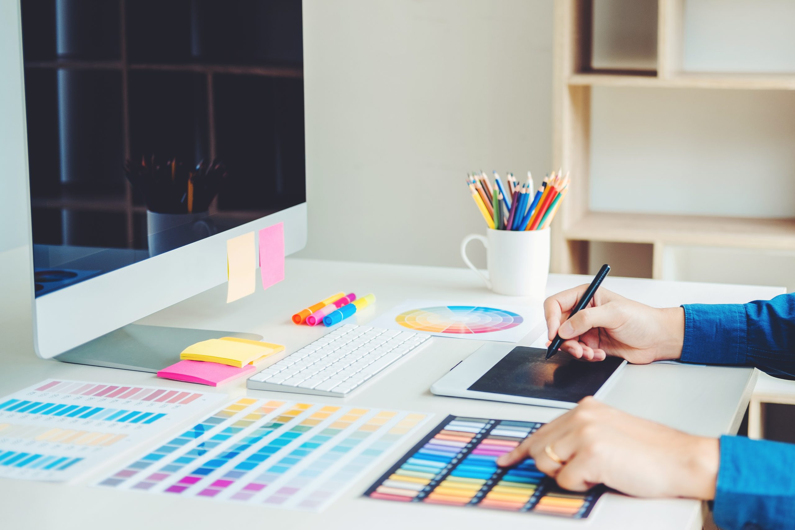 persona que hace contenido digital